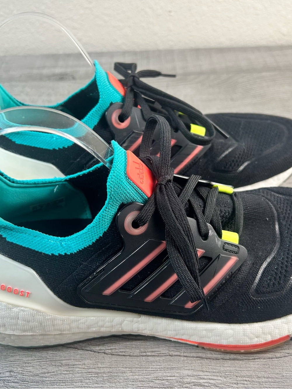 Adidas Ultraboost 22 Black Teal Coral Accent Running Shoes Men’s Size 9.5 - Picture 4 of 11